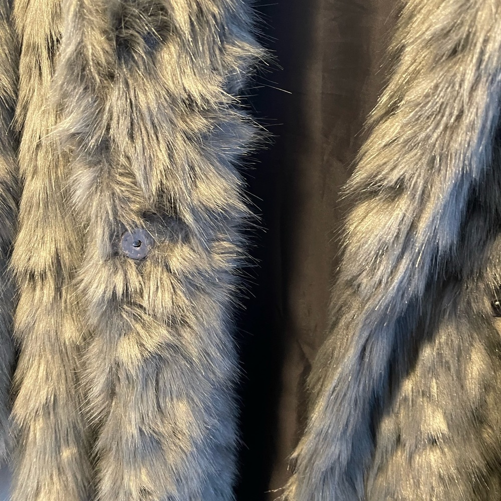 Vera wang grey faux fur coat - Picture 4 of 8